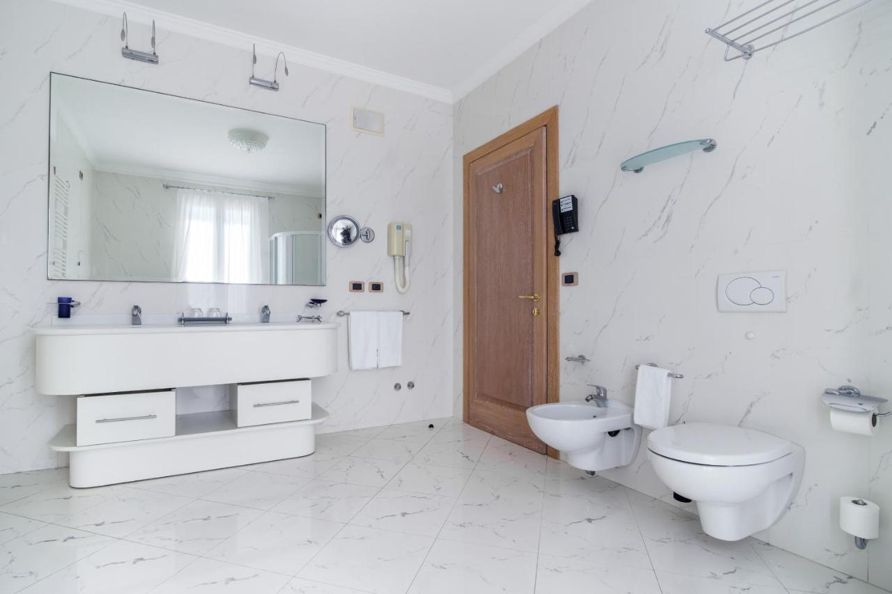 Hotel Casa Bianca Al Mare Lido di Jesolo Esterno foto