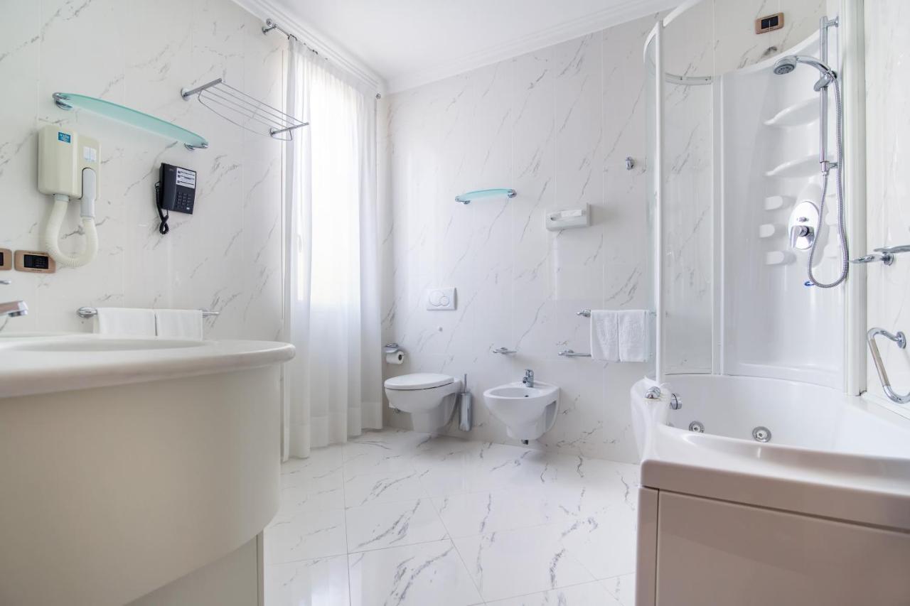 Hotel Casa Bianca Al Mare Lido di Jesolo Esterno foto